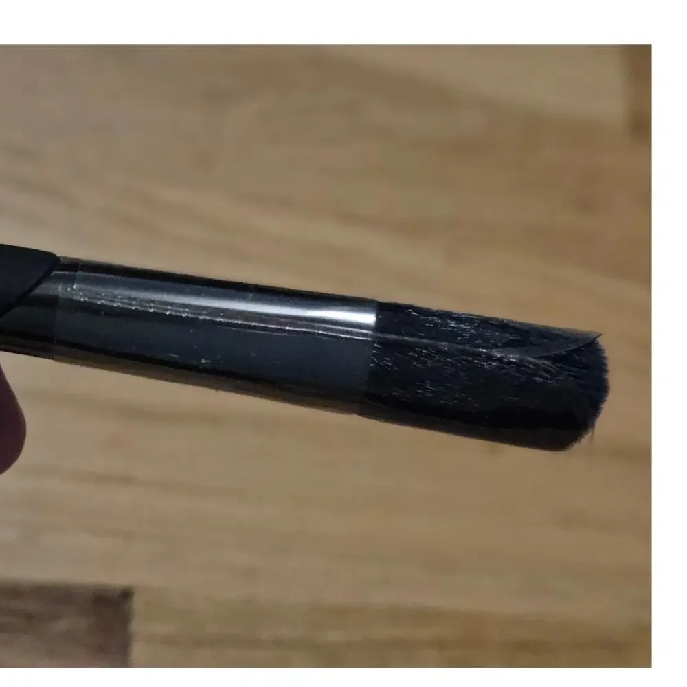 F.A.R.A.H. Countour Brush 218M ~ NEW
